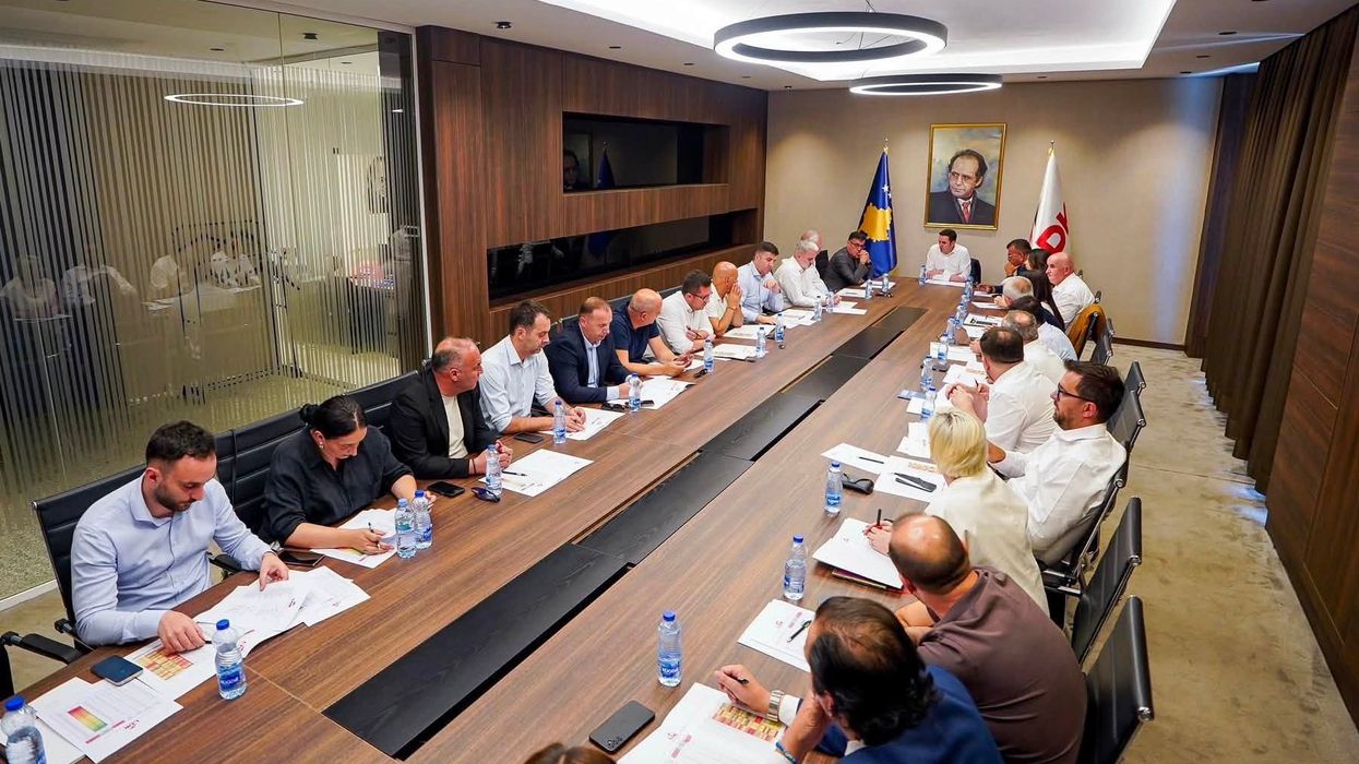 Marrëveshja me LVV-në dhe kandidatura e Sejdiut për president - a ka pakënaqësi në LDK? Marrëveshja me LVV-në dhe kandidatura e Sejdiut për president - a ka pakënaqësi në LDK?