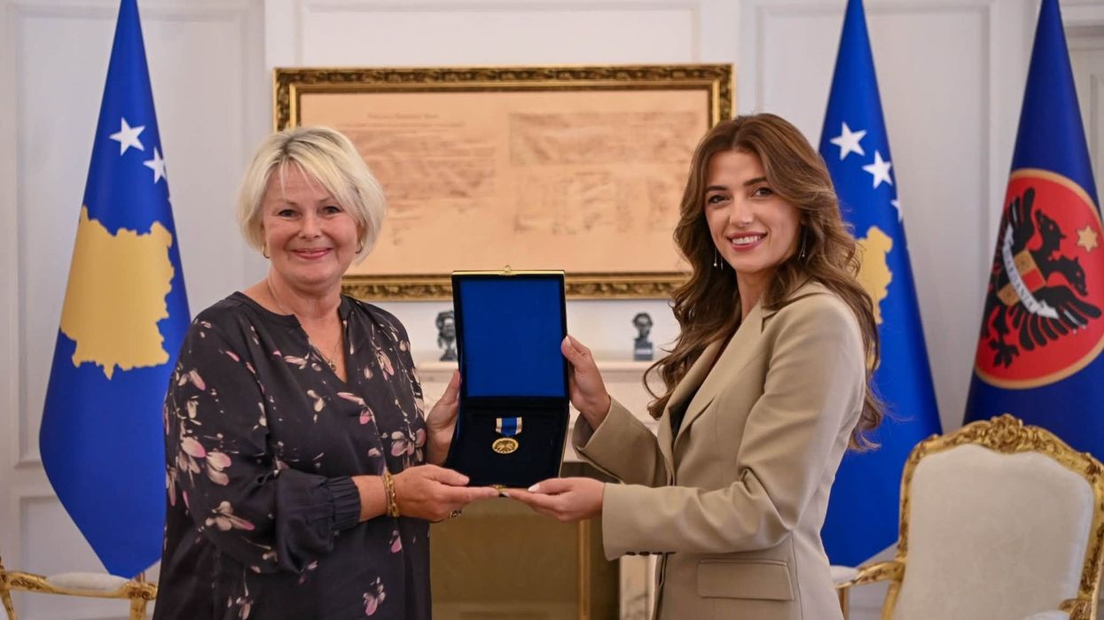 Haxhiu dekoron Komitetin Norvegjez të Helsinkit me Medaljen Presidenciale të Meritave Haxhiu dekoron Komitetin Norvegjez të Helsinkit me Medaljen Presidenciale të Meritave