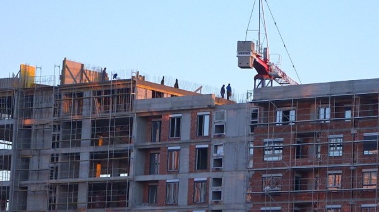 Vdes 27-vjeçari pas lëndimeve në një kantier ndërtimi në Zubin Potok