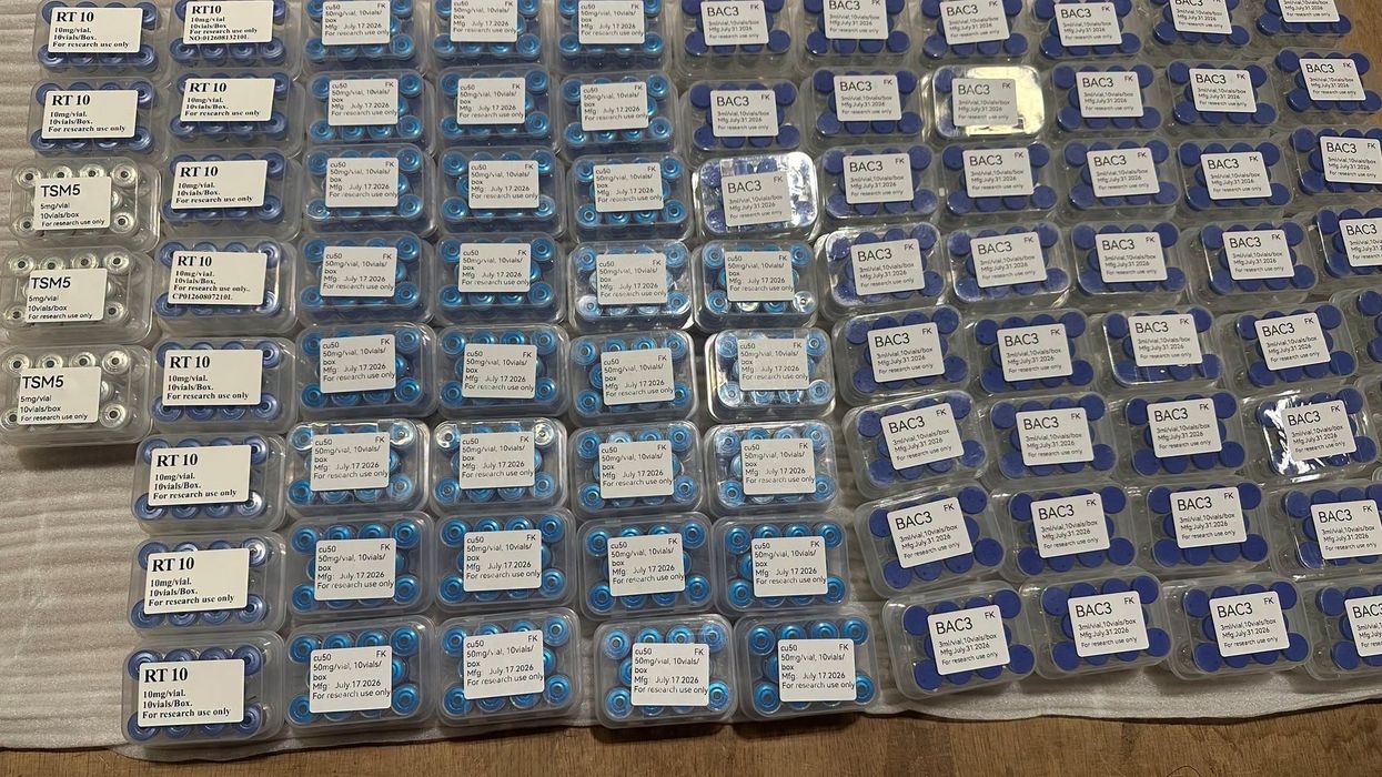 Dogana ndalon produkte medicinale për dobësim, malli ishte deklaruar si material kimik Dogana ndalon produkte medicinale për dobësim, malli ishte deklaruar si material kimik