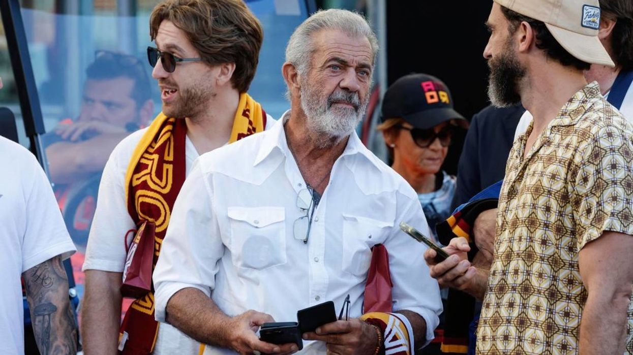 Mel Gibson kërkon falje për sjelljen në skenë që shumë e quajtën "mizore" Mel Gibson kërkon falje për sjelljen në skenë që shumë e quajtën