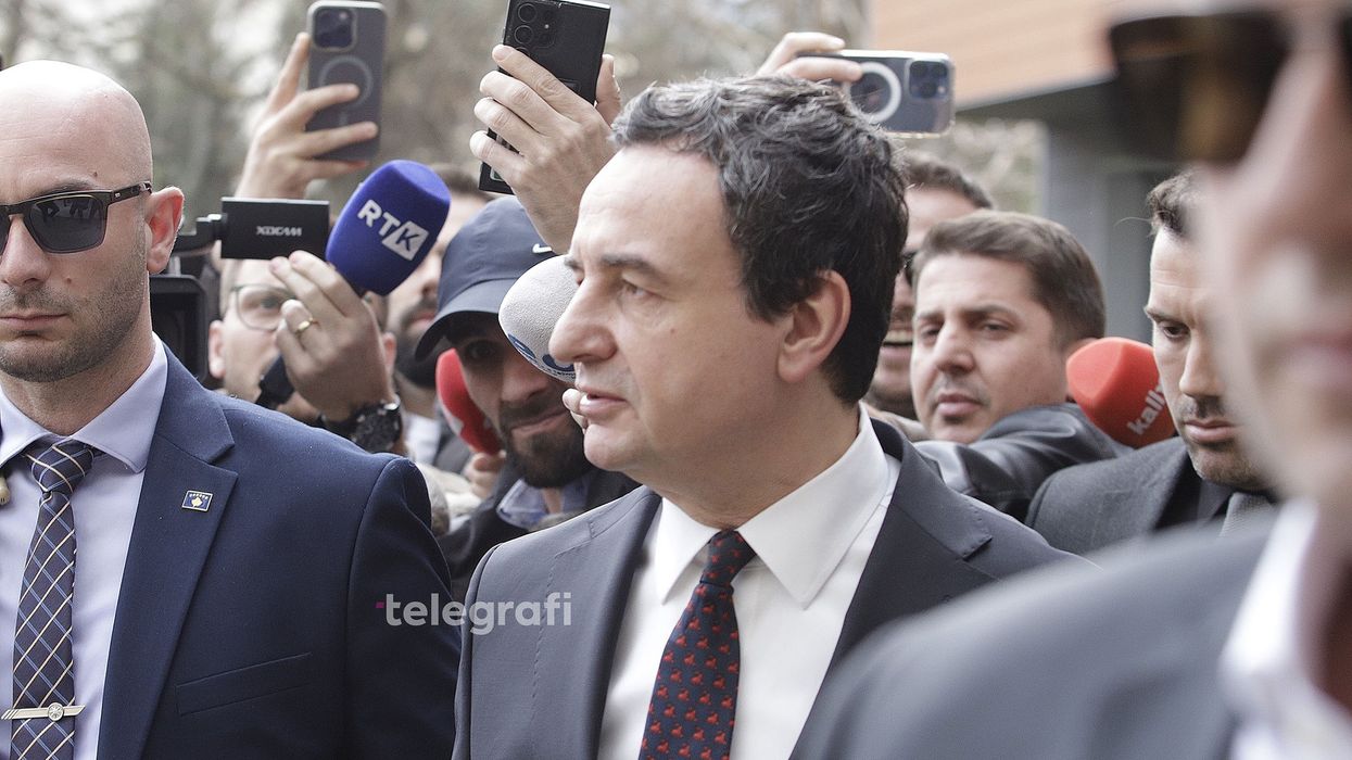Gjashtë deputetë të LDK-së kundër Sejdiut, Kurti paralajmëron deklarim pas mbledhjes së Grupit Parlamentar Gjashtë deputetë të LDK-së kundër Sejdiut, Kurti paralajmëron deklarim pas mbledhjes së Grupit Parlamentar