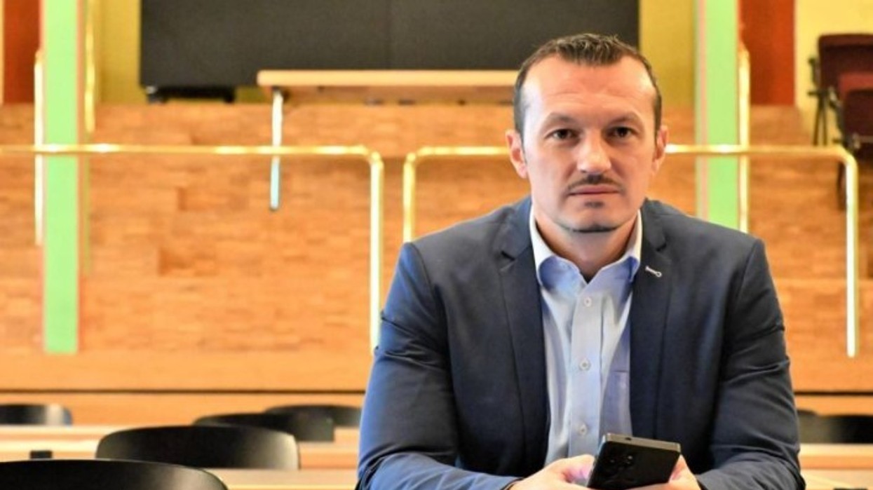 Urrejtja online ndaj politikanëve në Zvicër arrin shifra rekorde: Në shënjestër të racistëve edhe deputeti Arbër Bullakaj