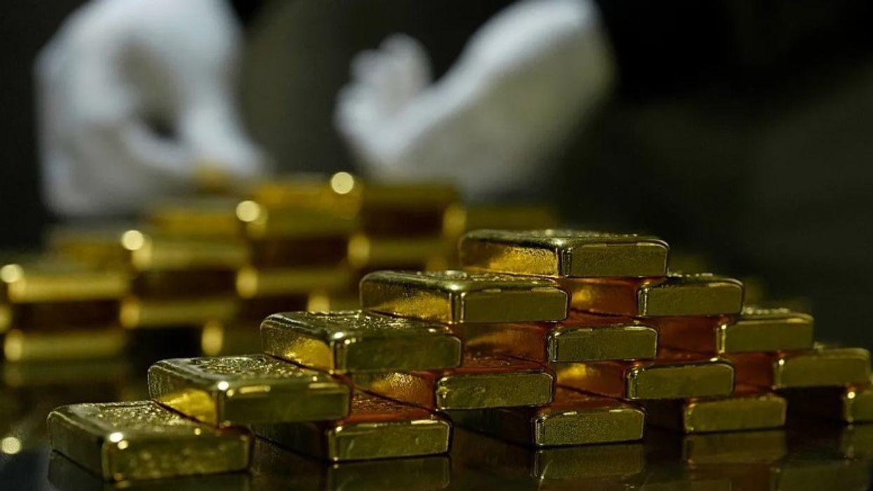 Netherlands moves 86 tons of gold from US and Canada to Britain Netherlands moves 86 tons of gold from US and Canada to Britain