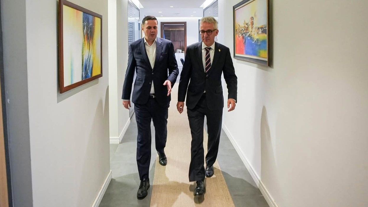 Abdixhiku me ambasadorin gjerman diskuton situatën politike pas refuzimit të kandidatit për president Abdixhiku me ambasadorin gjerman diskuton situatën politike pas refuzimit të kandidatit për president