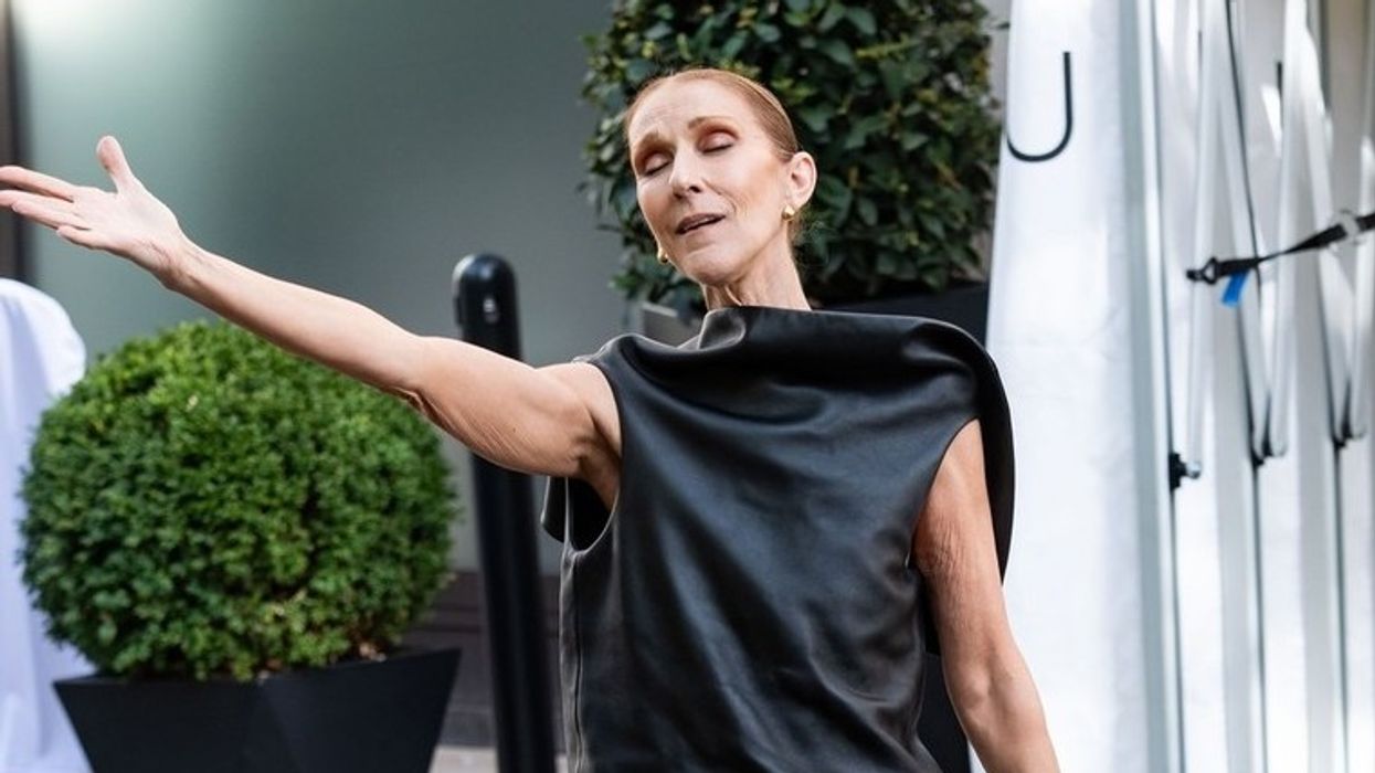 Celine Dion befason fansat në Paris, performon spontanisht para hotelit Celine Dion befason fansat në Paris, performon spontanisht para hotelit