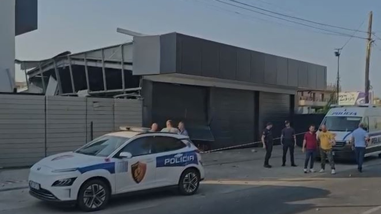 Durrësi “zgjohet” i trazuar, dy tritole në dy biznese