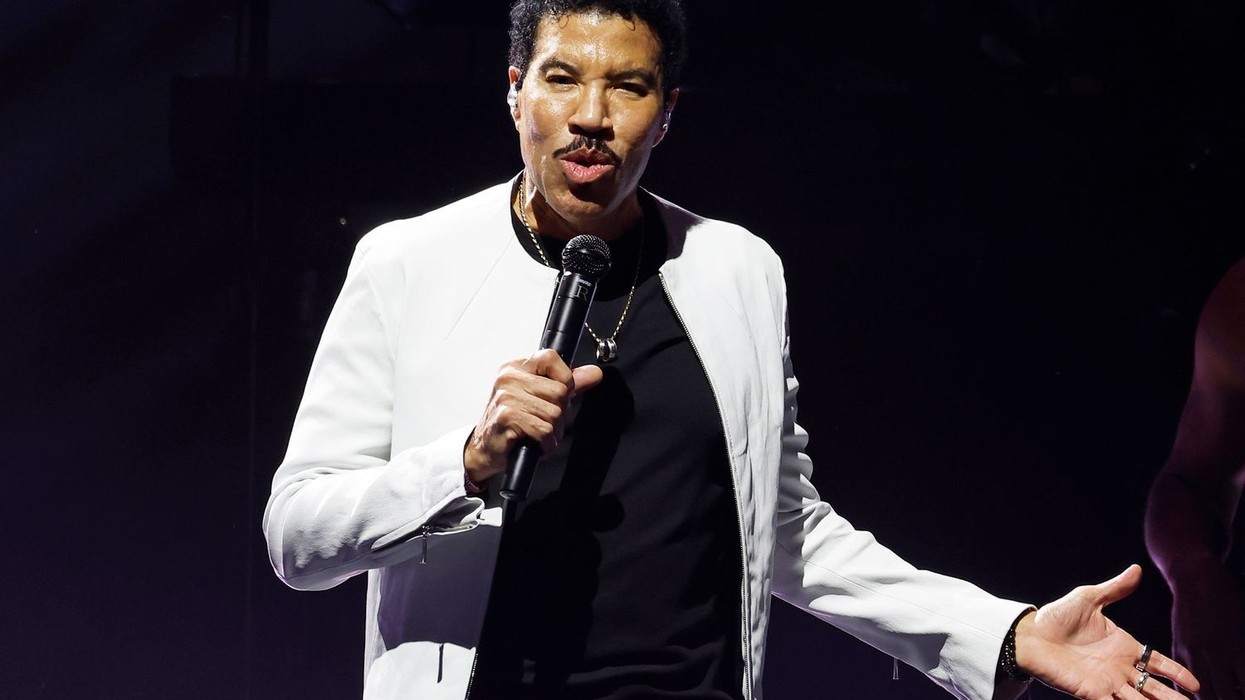 Lionel Richie del nga spitali pas incidentit shqetësues në skenë