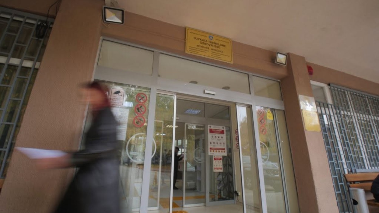 Një i pandehur dënohet me 5 vite burgim në Mitrovicë për mashtrim