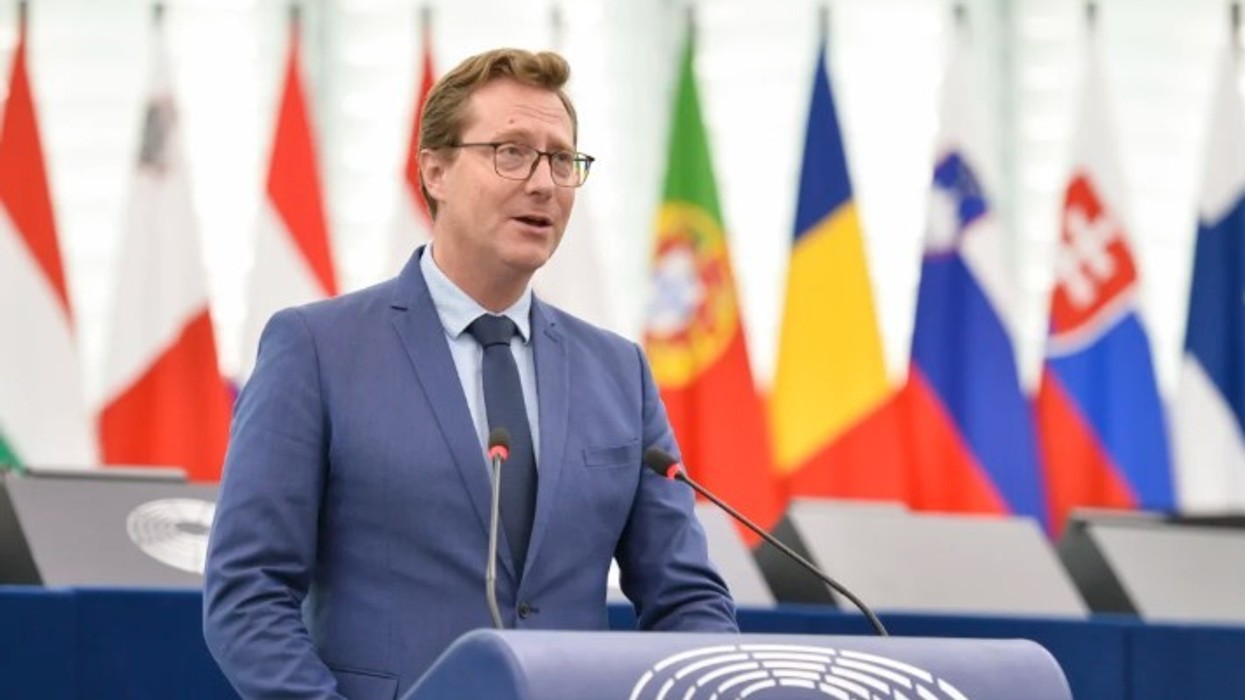 Eurodeputeti kritikon Leyenin dhe Kosin për vizitën në Beograd: Po krijon ndjenë të rreme se ky vend është normal