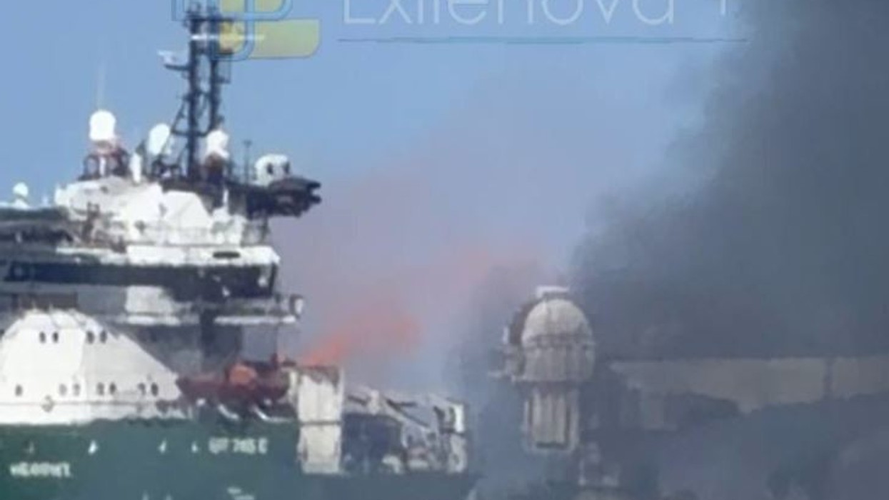 Marina ukrainase godet një anije ruse në Detin e Zi