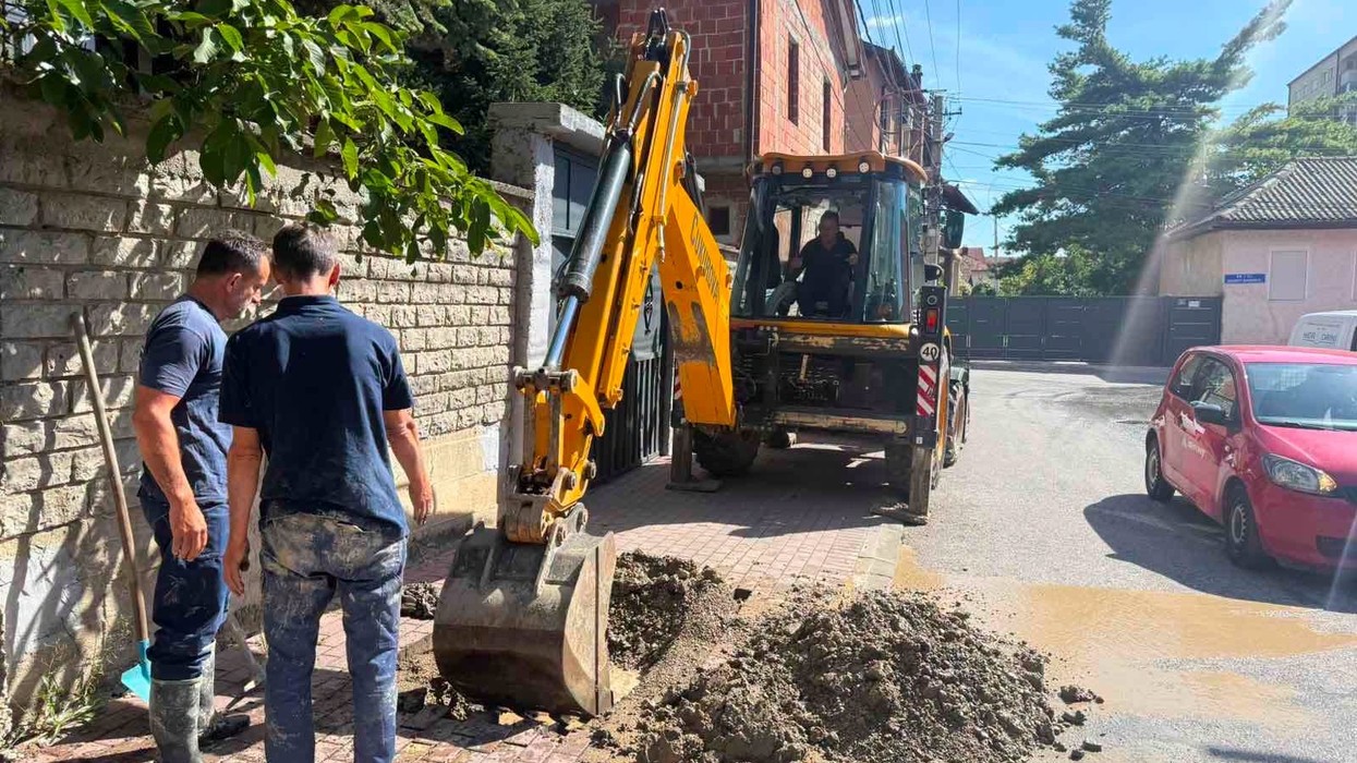 Rrjedhje e madhe e ujit në Pejë, “Hidrodrini” njofton ndërprerje të furnizimit me ujë