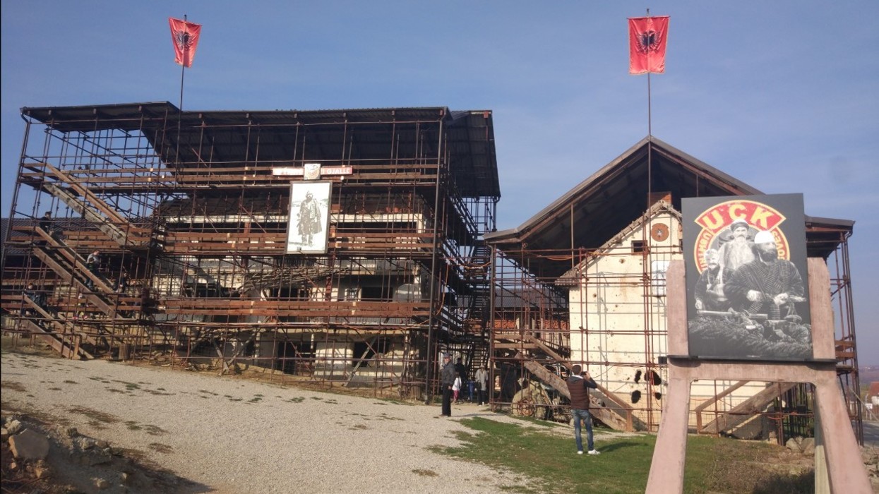 Dosja e Prokurorisë: Si u planifikua dhe u zbatua vrasja e Adem Jasharit dhe e civilëve në Prekaz?
