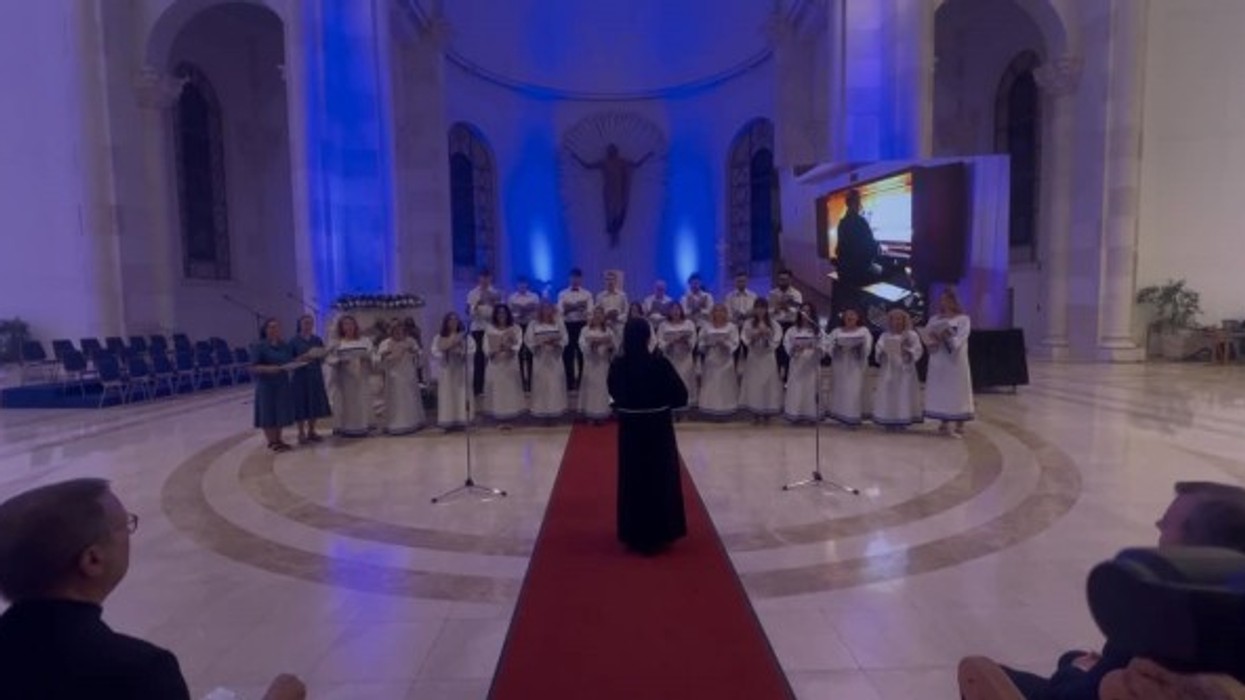 Dhjetë vjet nga shenjtërimi i Nënë Terezës, koncert solemn në Katedralen e Prishtinës