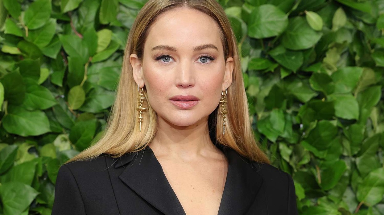 Jennifer Lawrence zbulon pse mban shpesh shami në publik: Nuk është për modë