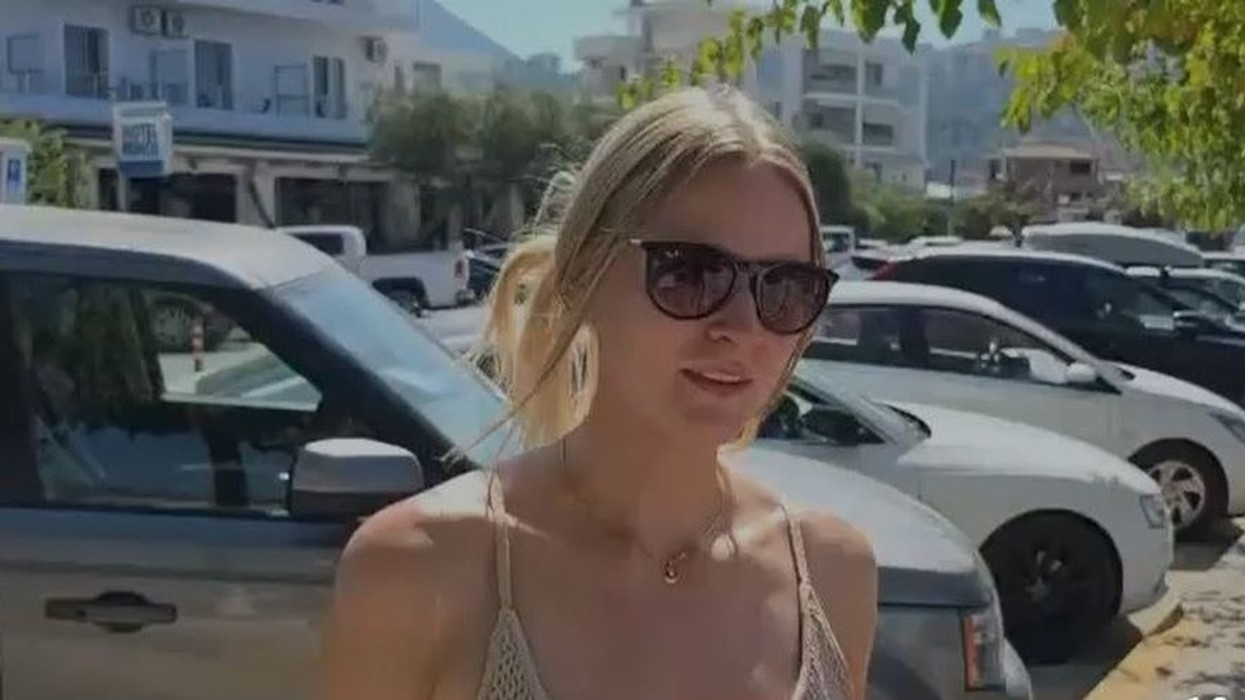 Turistet rrëfejnë natën e frikshme me zjarret në Himarë: Menduam se nuk do të largoheshim dot nga flakët