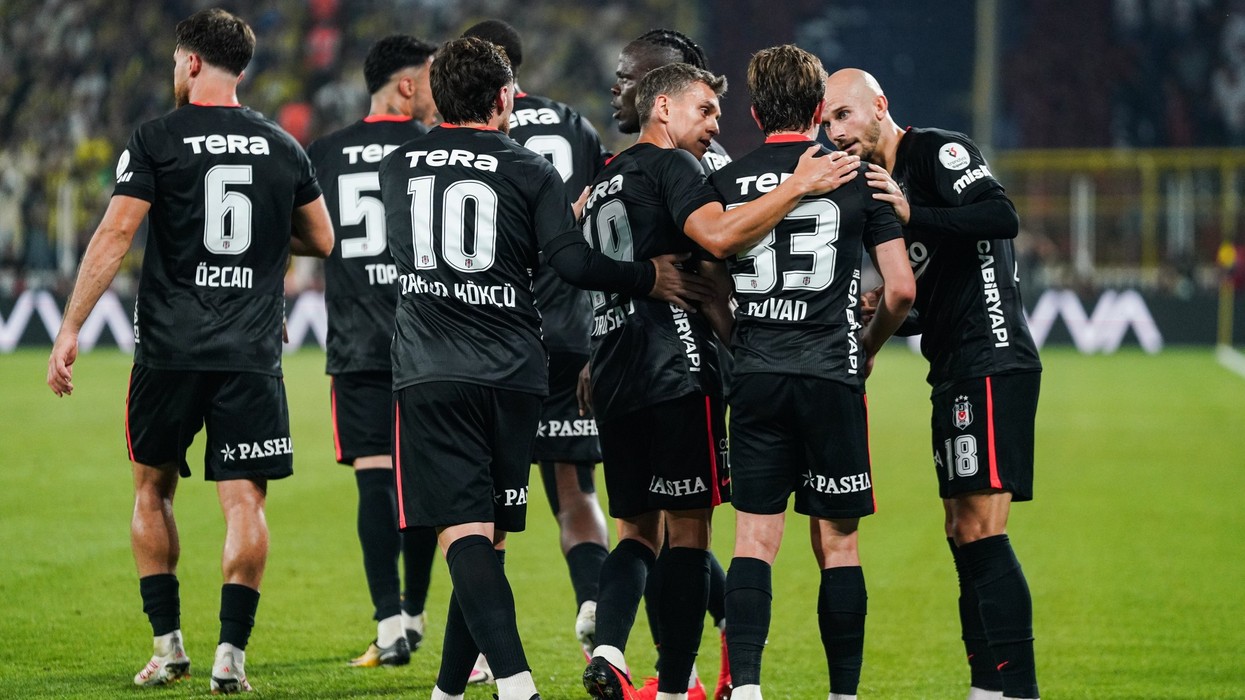 Fenerbahçe e Muriqit humb derbin ndaj Besiktasit