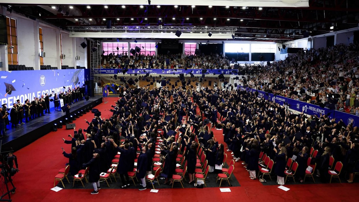 Në një organizimin madhështor, UBT mban Ceremoninë e Gradimit të studentëve të gjeneratës së 23-të