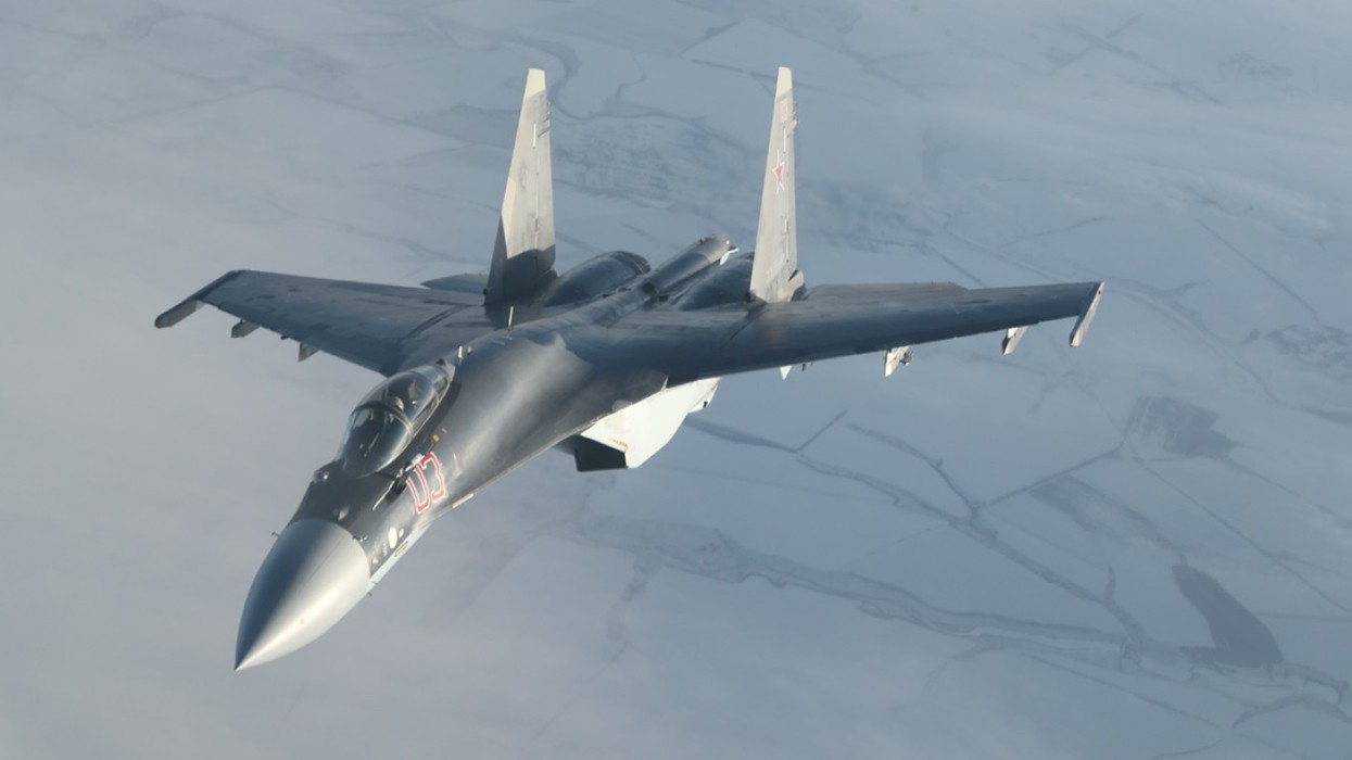 Dy aeroplanë luftarakë Su-35S përplasën në rajonin e Kurskut, një pilot humb jetën