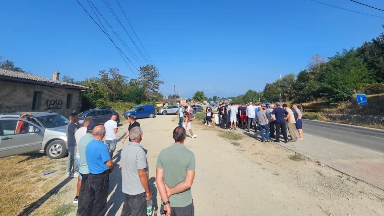 Tetë ditë protestë për rrugën Dollc–Zahaq, banorët kërkojnë nënkalim dhe mbikalim