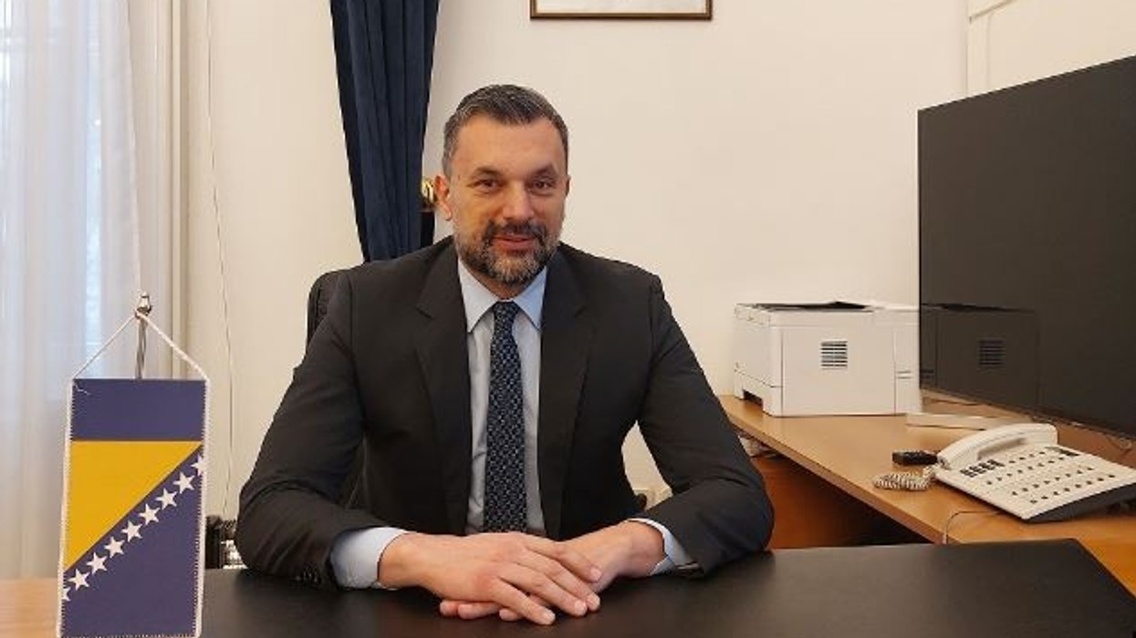 Konakoviqi dëbon nga Bosnja dy diplomatë serbë: U jep 48 orë të largohen