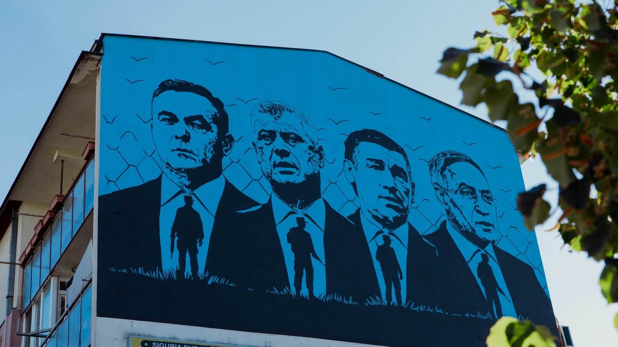 Zbulohet murali i krerëve të UÇK-së: Prishtina pret kthimin e çlirimtarëve