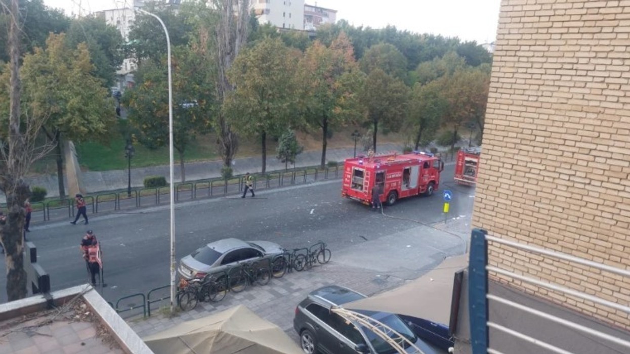 Shpërthim i fuqishëm në një karburant në zonën e Brrylit në Tiranë, lëndohen punonjësit - banorët në rrugë të alarmuar