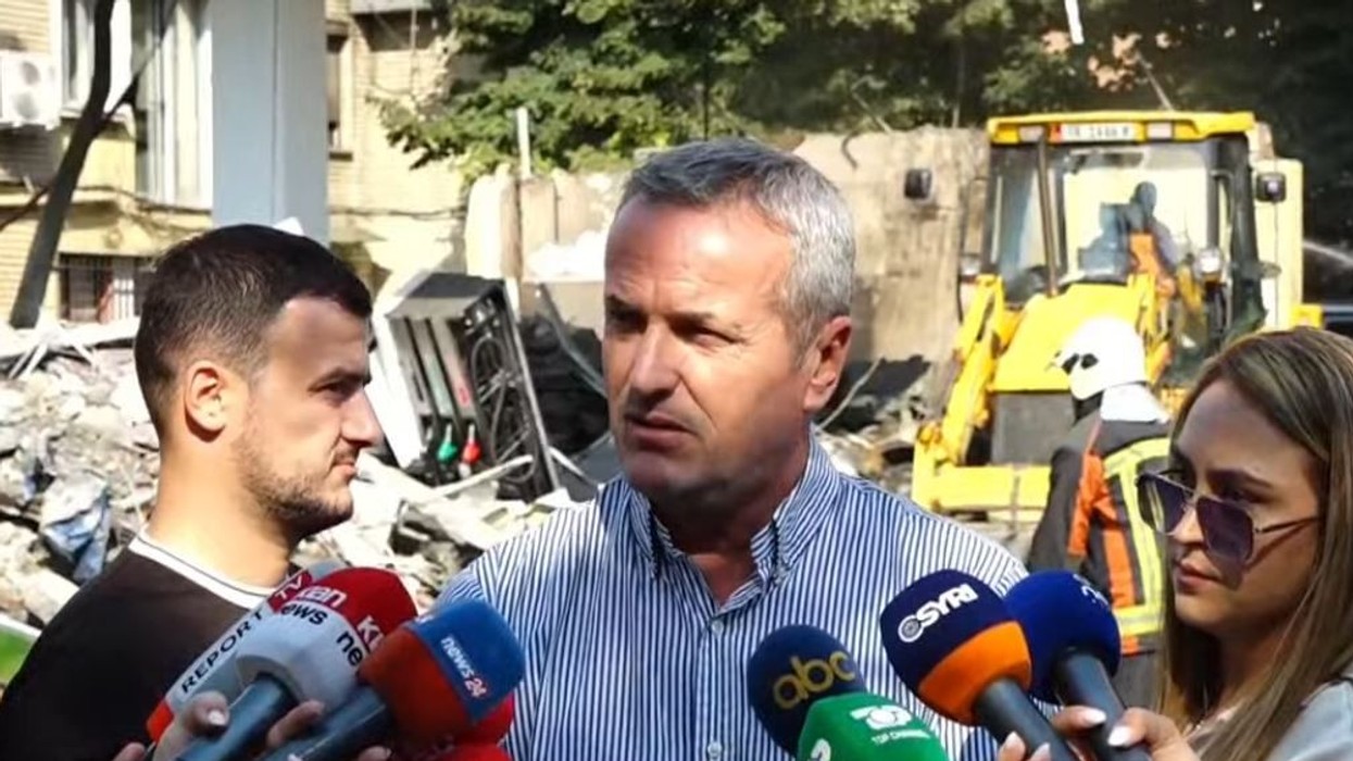 “Shpërthimi ka ndodhur në zyrat e karburantit” – drejtori i zjarrfikëses jep detaje nga ngjarja te ‘Brryli’