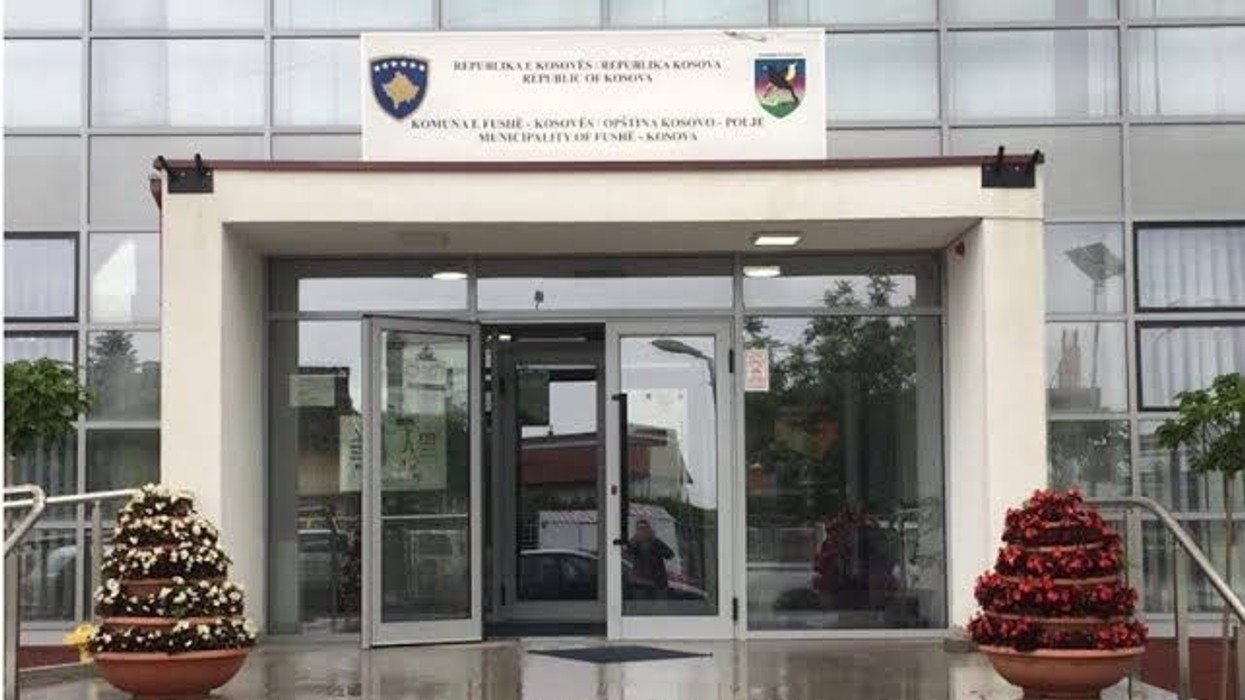 Arrestimi i disa zyrtarëve, Komuna e Fushë Kosovës: Nuk do të tolerojmë keqpërdorimin e pronës publike