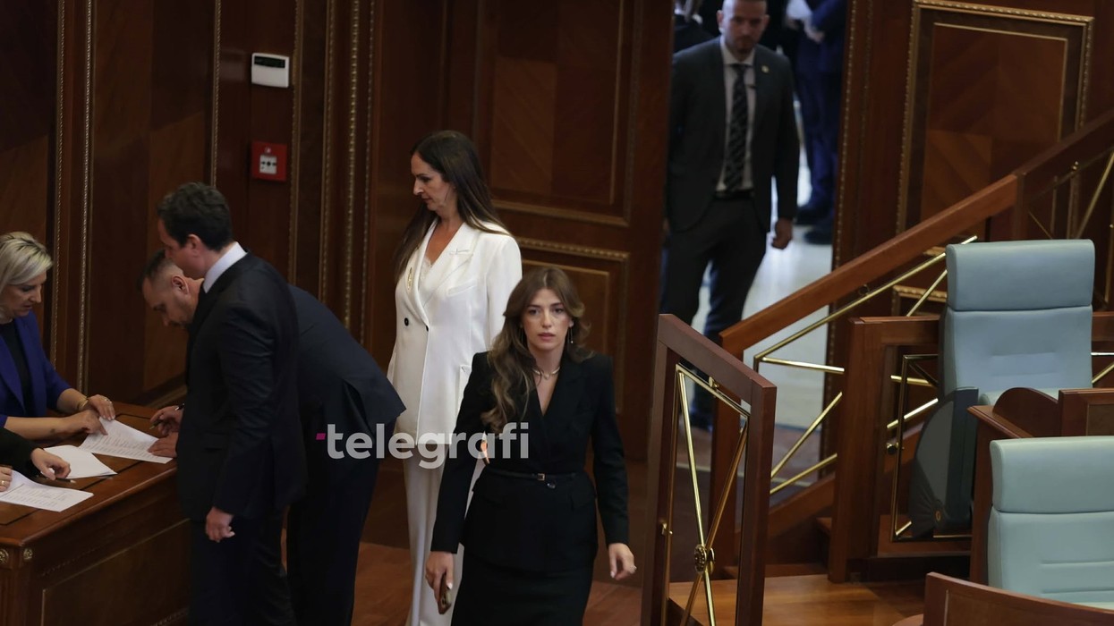 Albulena Haxhiu zgjedhet kryetare e Kuvendit të Kosovës