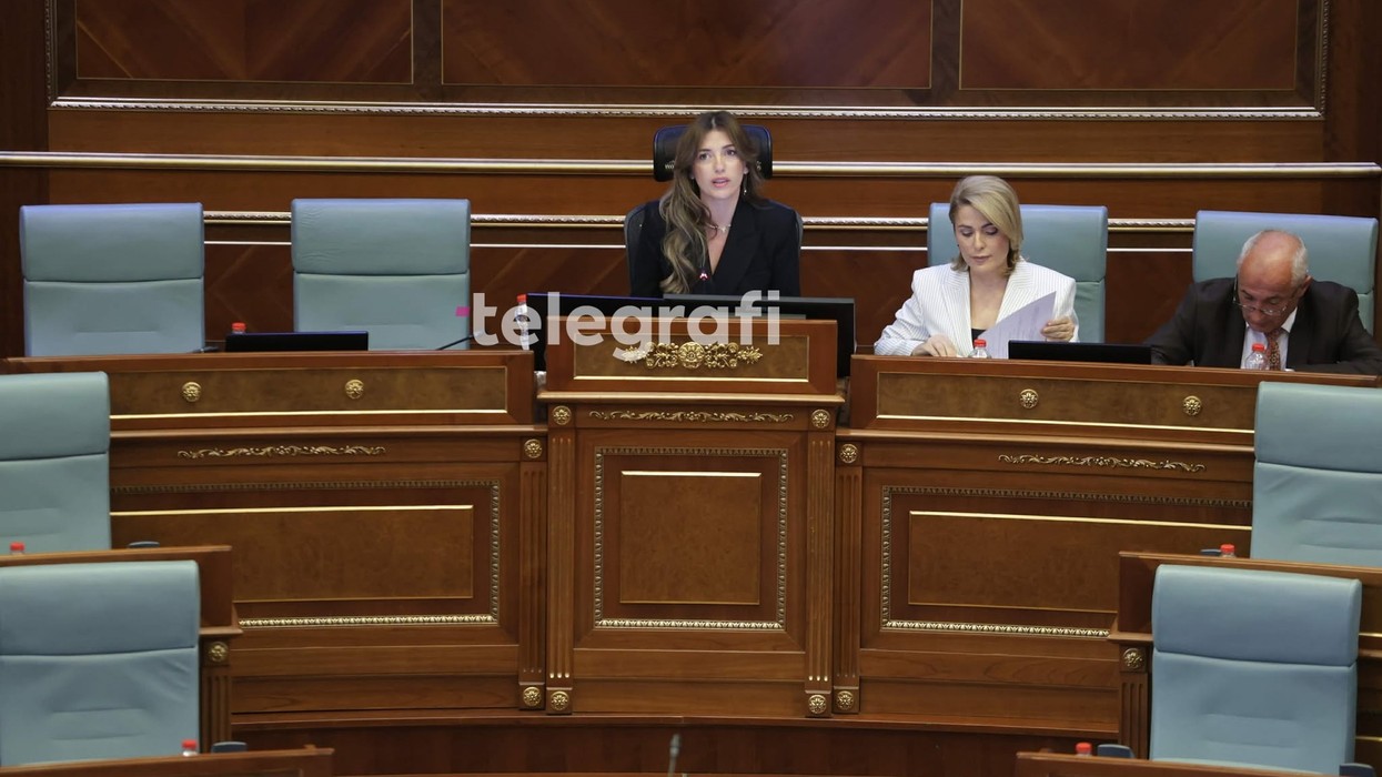 Albulena Haxhiu zgjedhet kryetare e Kuvendit të Kosovës