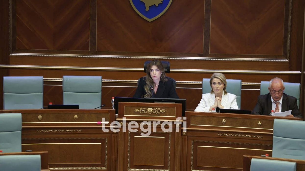 “Në emër të popullit serb”, Haxhiu i kërkon Simiqit ta tërheqë deklaratën, ai refuzon – ia ndërpret fjalën