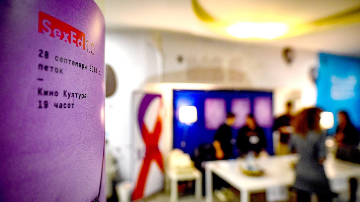 Asociacioni Hera reagon ndaj ministres Janevska: Edukimi seksual është masë mbrojtëse