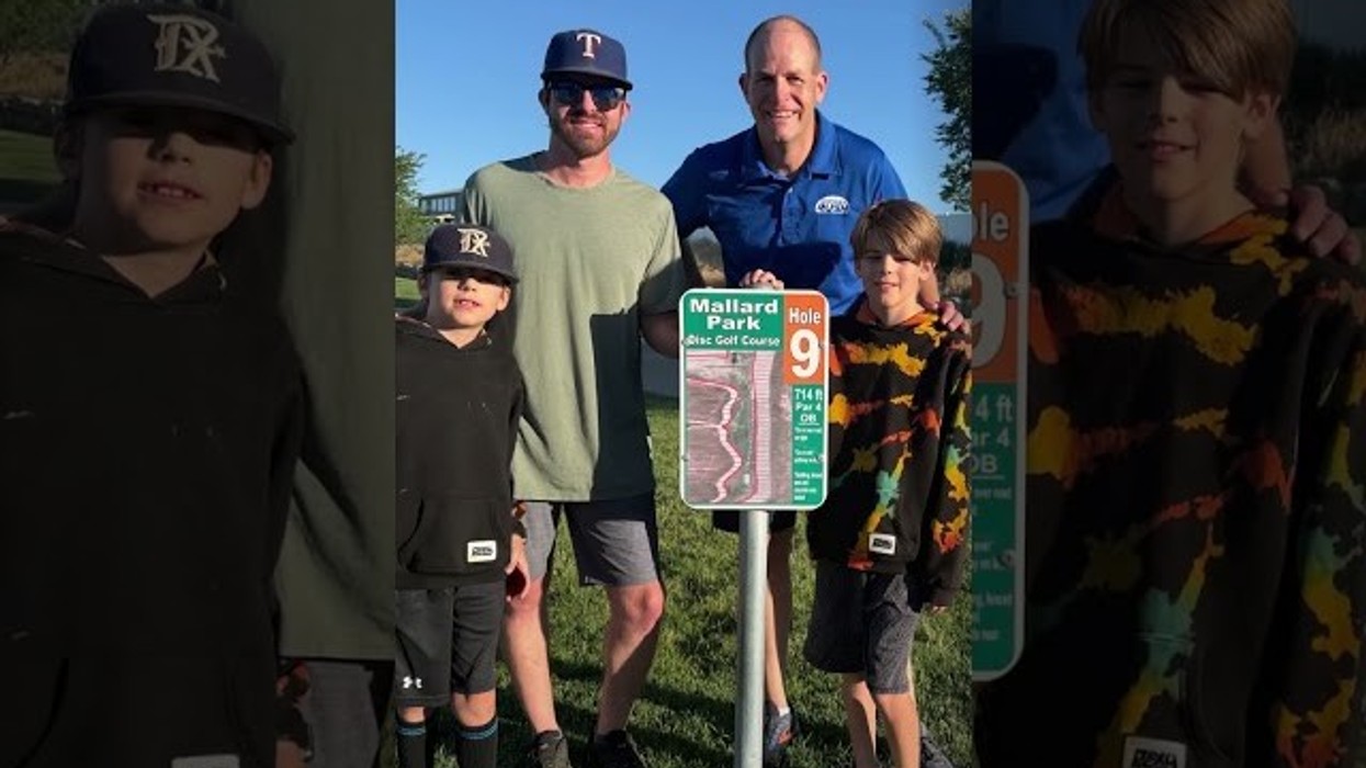 Katër lojtarë të ‘disc golf’ thyejnë rekordin Guinness, përfunduan një vrimë në vetëm 44.31 sekonda