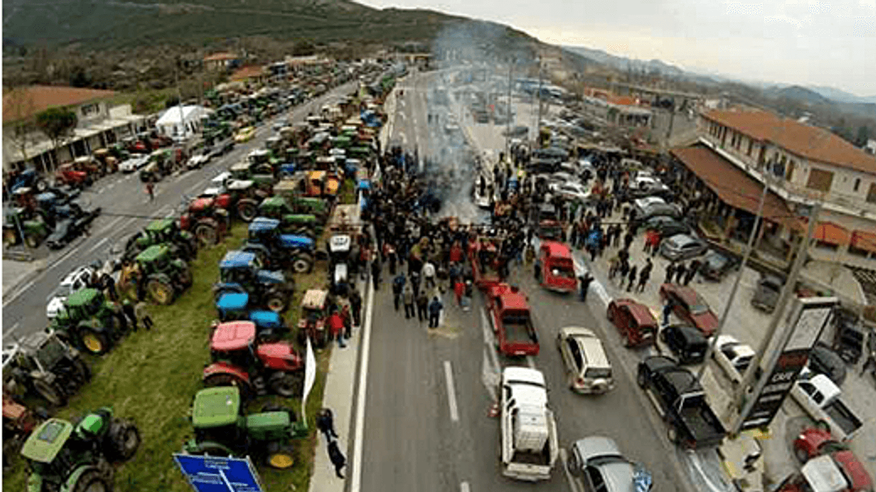 Sot e ditëve në vazhdim, vendkalimi kufitar Evzoni do të ketë bllokadë gjashtëorëshe nga bujqit grek Sot e ditëve në vazhdim, vendkalimi kufitar Evzoni do të ketë bllokadë gjashtëorëshe nga bujqit grek