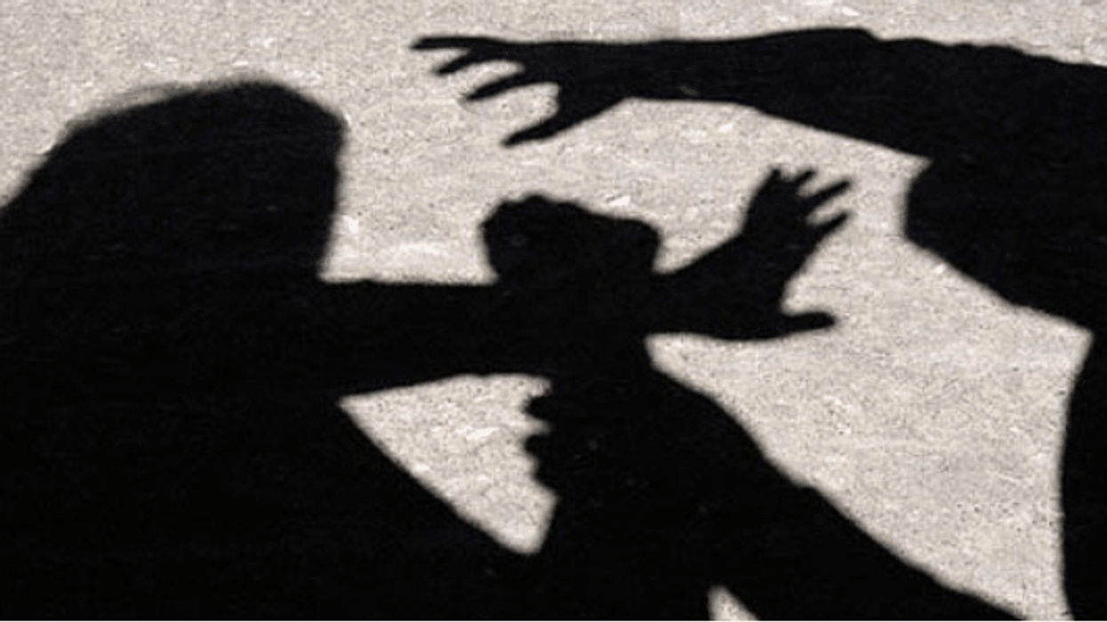 Dy të rinj nga Tetova janë sulmuar fizikisht nga një grup prej rreth 20 personave