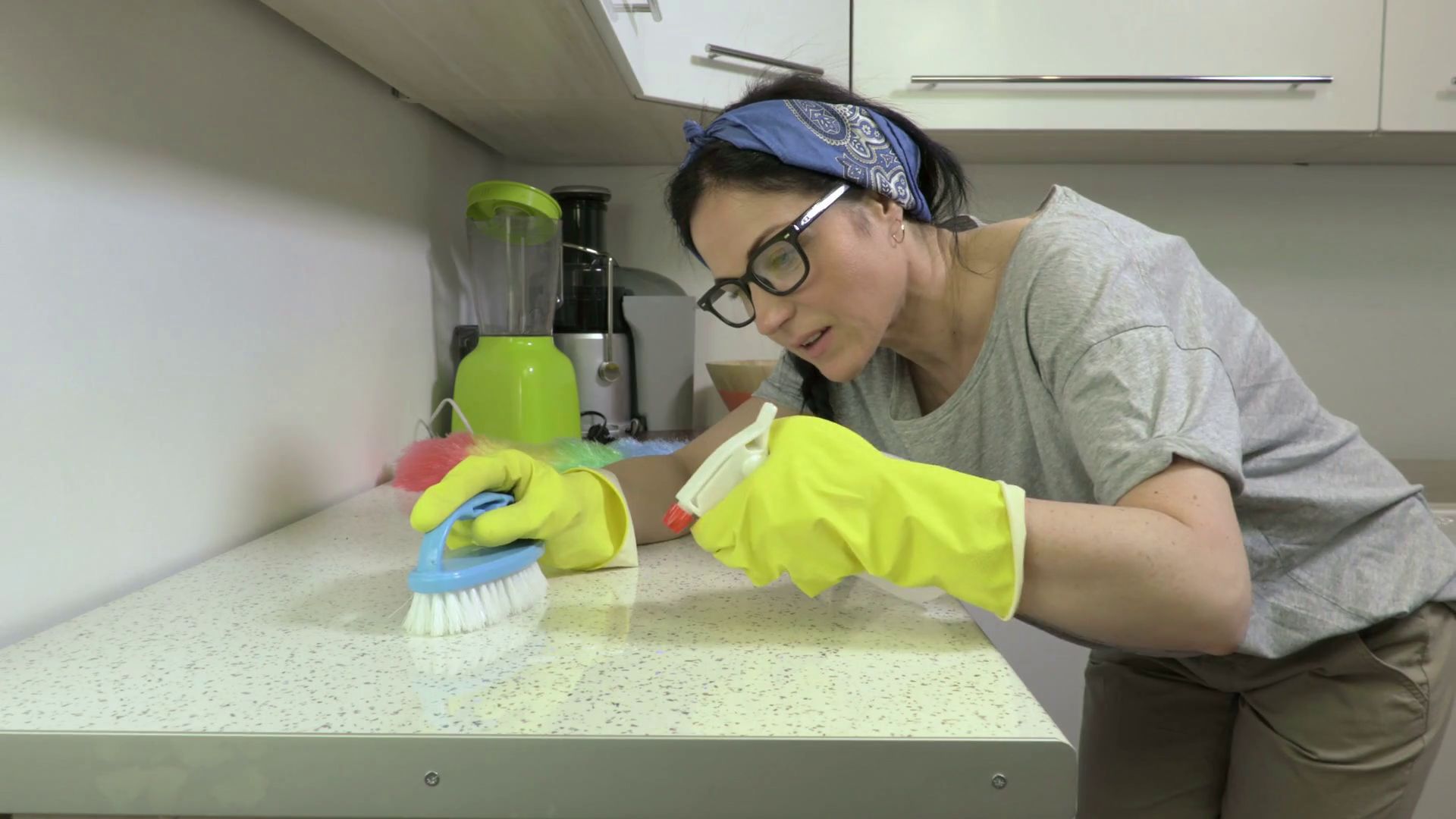 2019/06/videoblocks-woman-cleaning-table-in-kitchen_snrmfxirf_thumbnail-full01.png