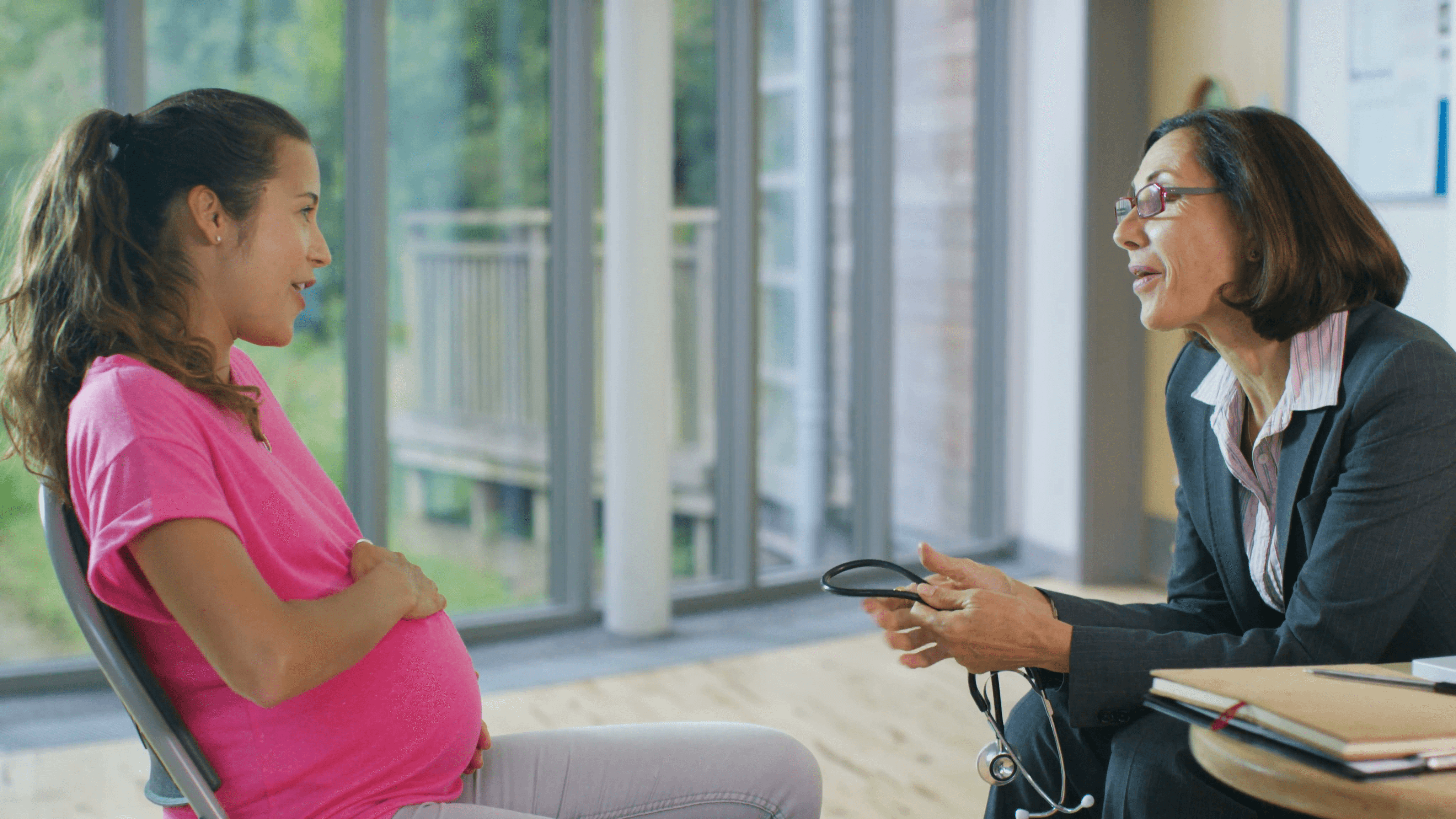 2019/06/4k-friendly-doctor-talking-to-pregnant-woman-in-her-office-shot-on-red-epic_evo4etw.png