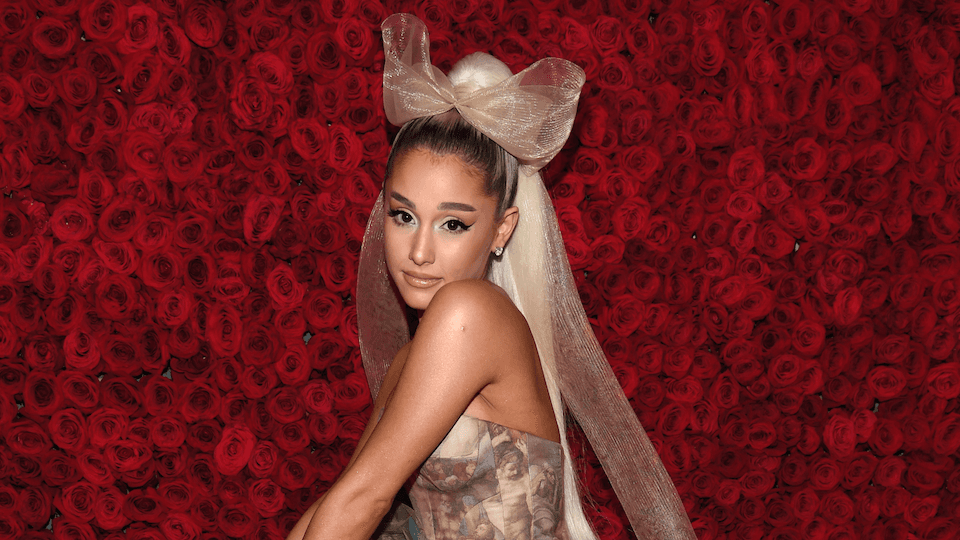 2020/02/ariana-grande-spray-tan.png