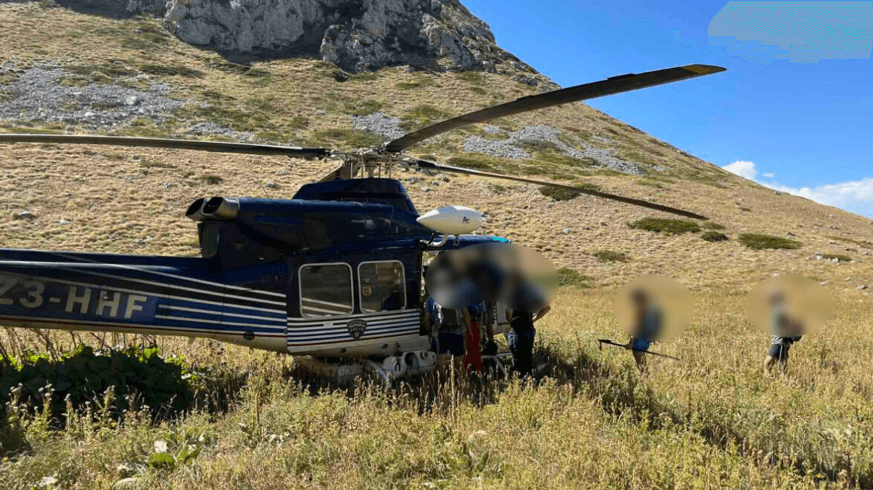 Një person i lënduar është transportuar me helikopter të policisë nga Galiçica në Ohër