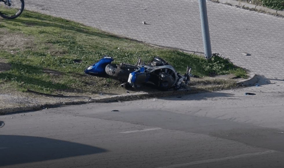 Aksident trafiku në Shtip, lëndohet një motoçiklist