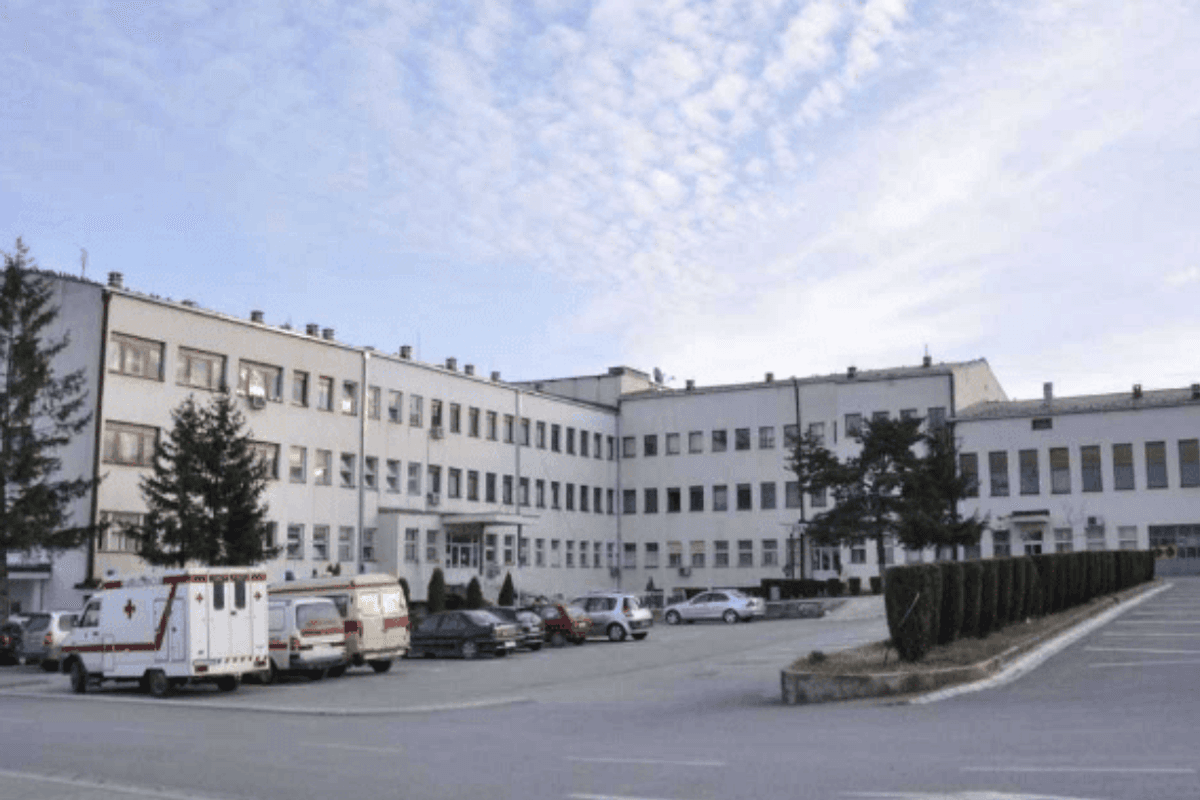 Dëmtohen 185 ampula në Spitalin e Gjilanit - dëmi vlersohet 20 mijë euro Dëmtohen 185 ampula në Spitalin e Gjilanit - dëmi vlersohet 20 mijë euro