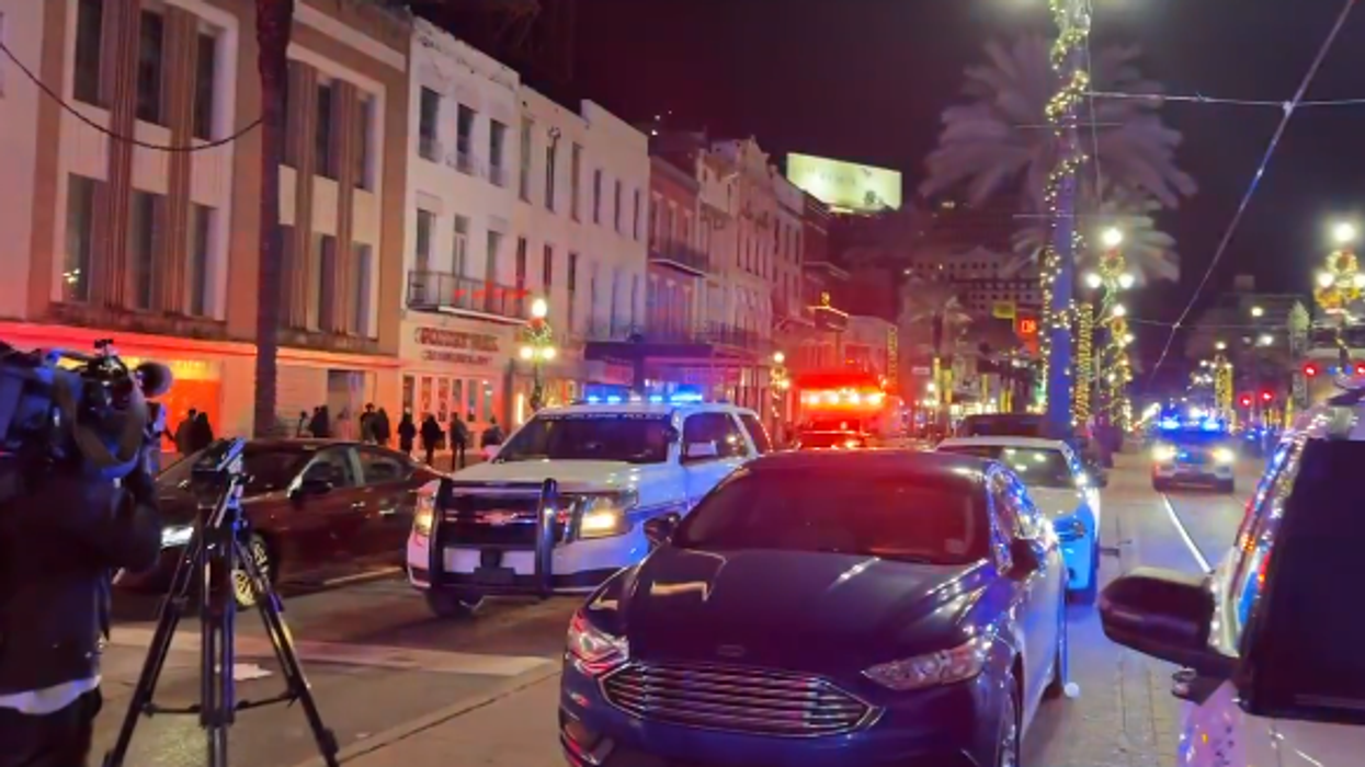 Raportohet për të paktën 10 të vdekur pasi një automjet "fshiu përpara" turmën e njerëzve në New Orleans