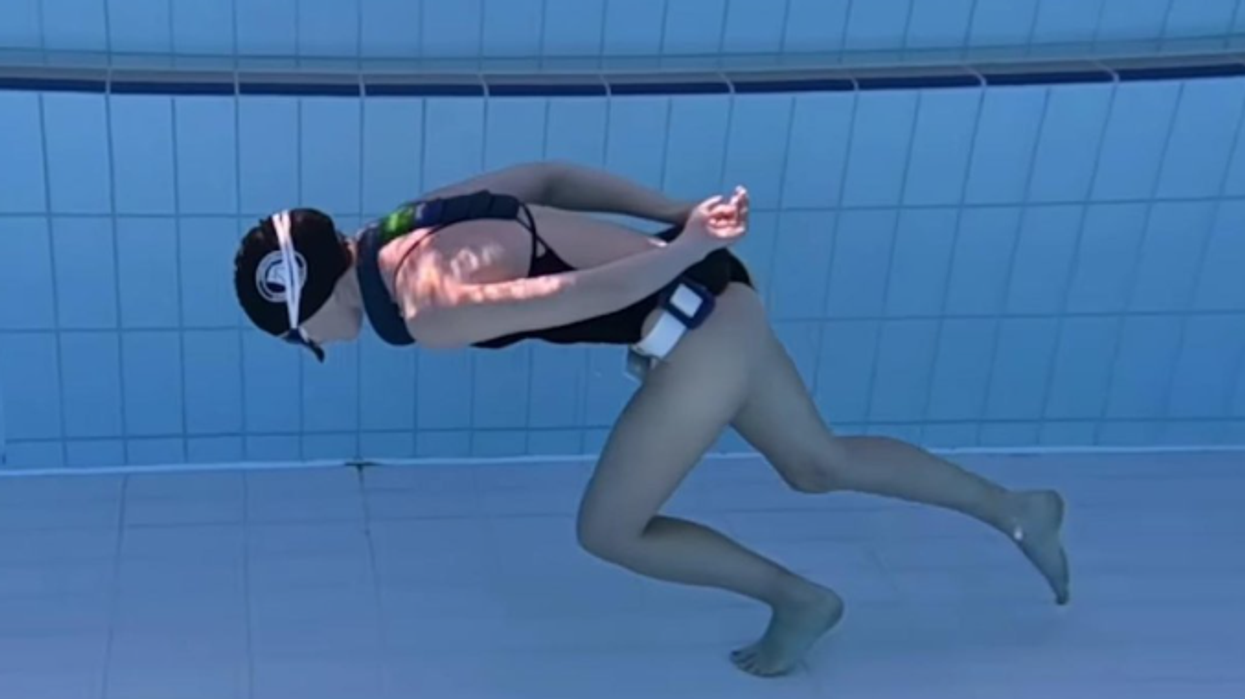 Zhytësja shënon rekord botëror duke kaluar 112 metra nën ujë me një frymëmarrje të vetme