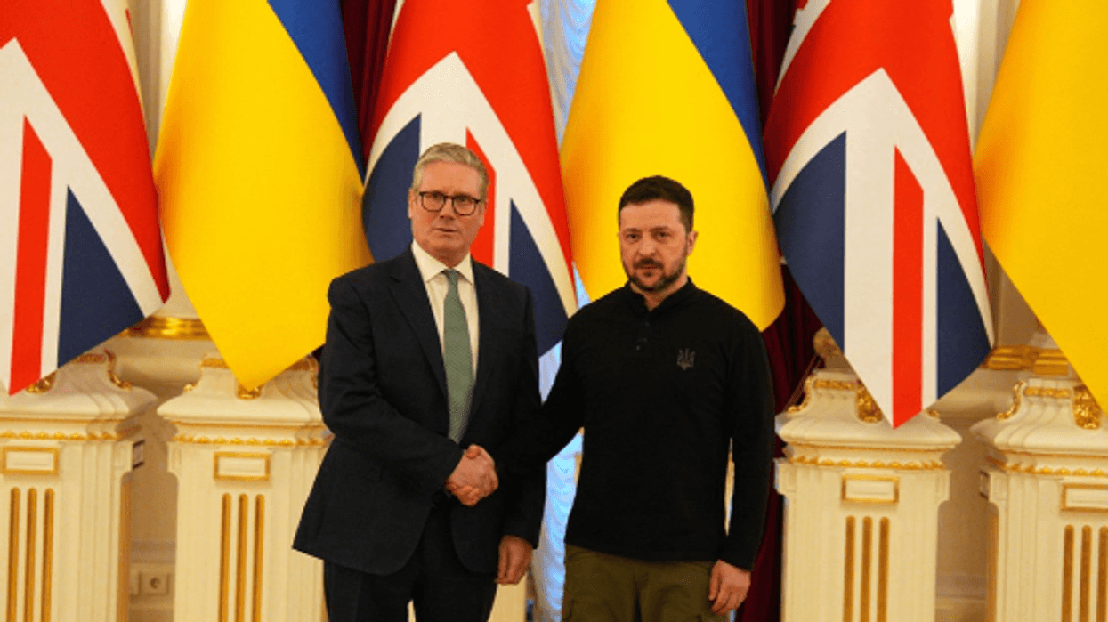 Mbretëria e Bashkuar dhe Ukraina nënshkruajnë një marrëveshje "miqësie" 100-vjeçare, Zelensky: Ditë historike