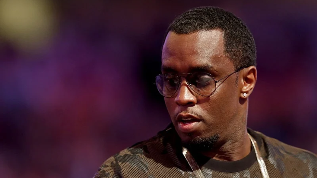 Diddy paditi një burrë që pretendon se ka video-kaseta të festave famëkeqe të tij për të cilat po akuzohet