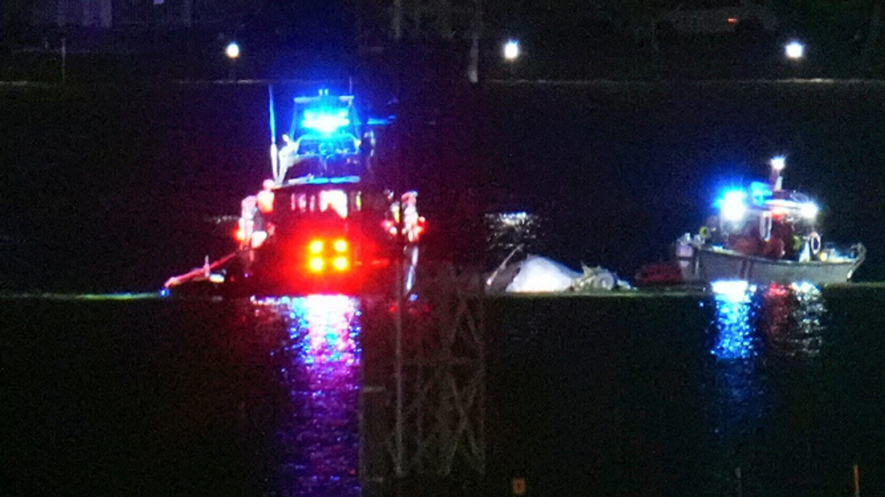 Përplasja aeroplan-helikopter në Uashington - mbi 30 trupa të nxjerrë nga lumi, zyrtarët “nuk presin të ketë të mbijetuar”