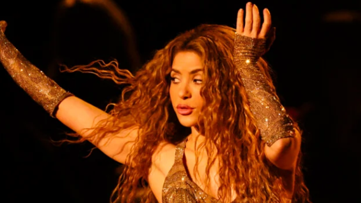 Shakira 'i vë flakën skenës' në ndarjen e çmimeve Grammy me kërcimin e saj të famshëm: U rikthye me performancë në ceremoni pas 18 vitesh