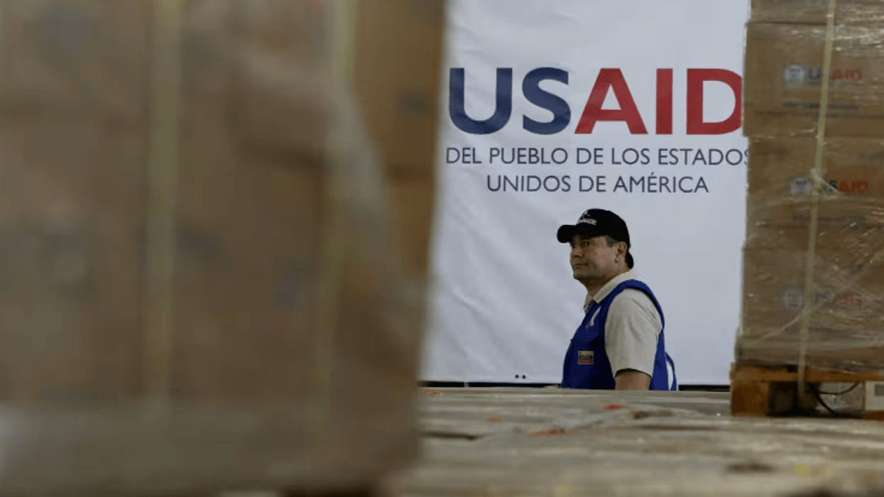 Kontraktorët e USAID-it shkarkojnë stafin, përballen me krizën e parave pasi Trump "shkaktoi kaos në botën e ndihmave"