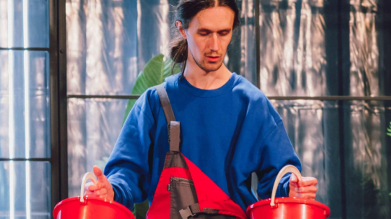 Një rrugëtim mes ëndrrës dhe realitetit – komedia “Shef Lumturimi” sonte në skenën e Gjilanit